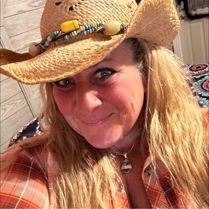 Meet your Posher, Cheri